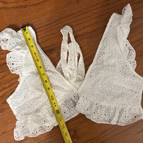 SHEIN White eyelets Ruffle Cropped top - Size medium, NWNT with bag - Picture 7 of 8